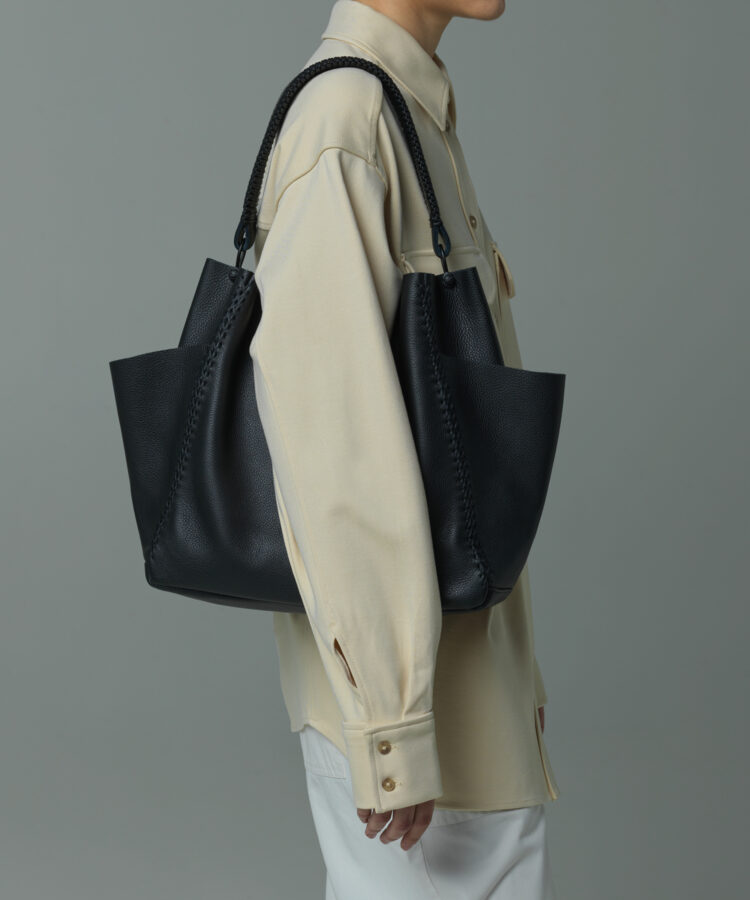 Shoulder Bag in Black Grained Leather - Callista
