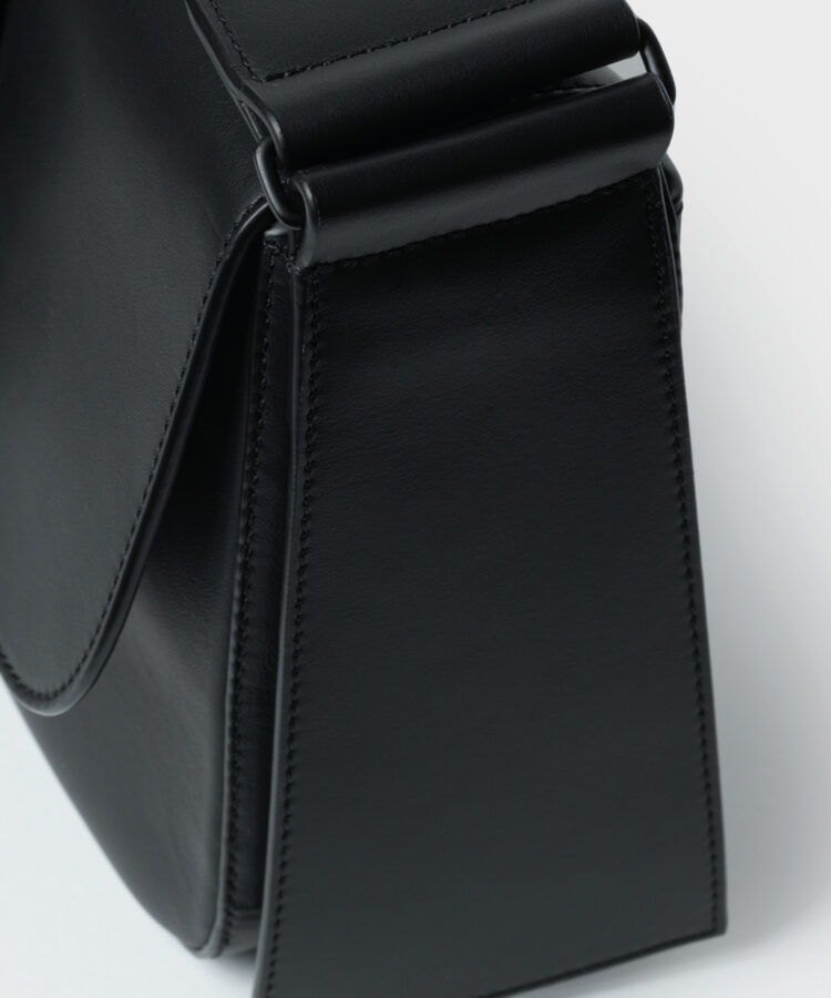 Braided Bag in Black Smooth Leather