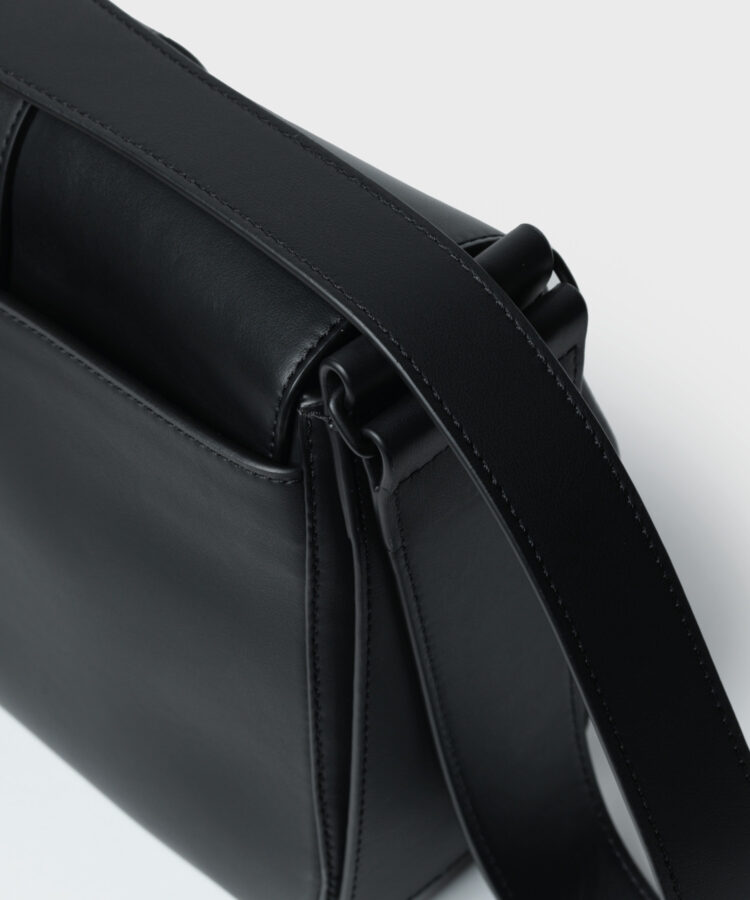 Braided Bag in Black Smooth Leather