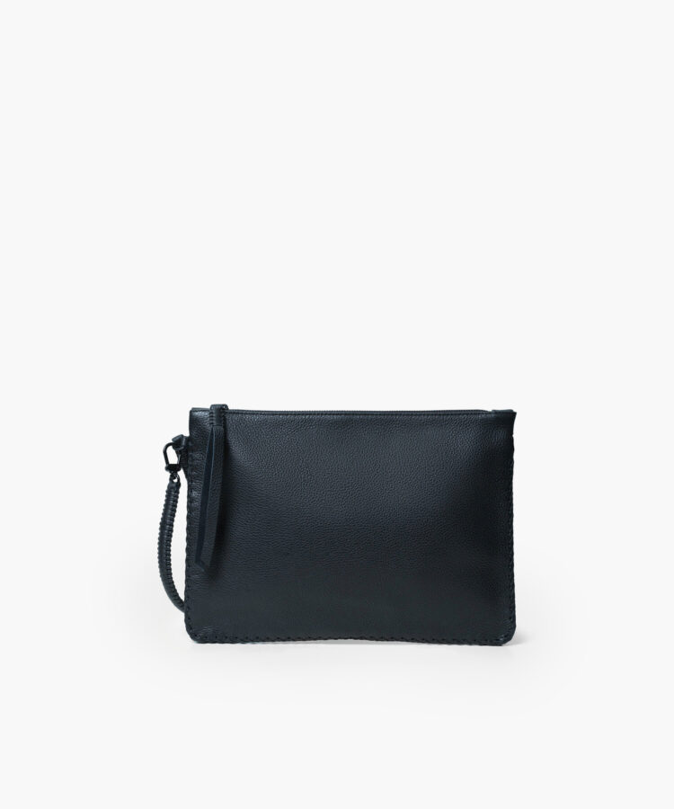 Maxi Pochette in Black Grained Leather