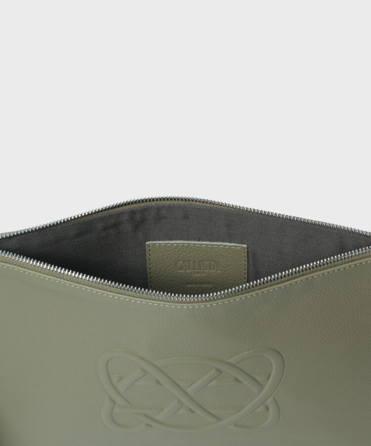 CC Pochette in Kiwi Grained Leather