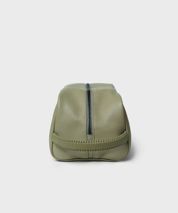 Wash Bag in Pebble Grained Leather