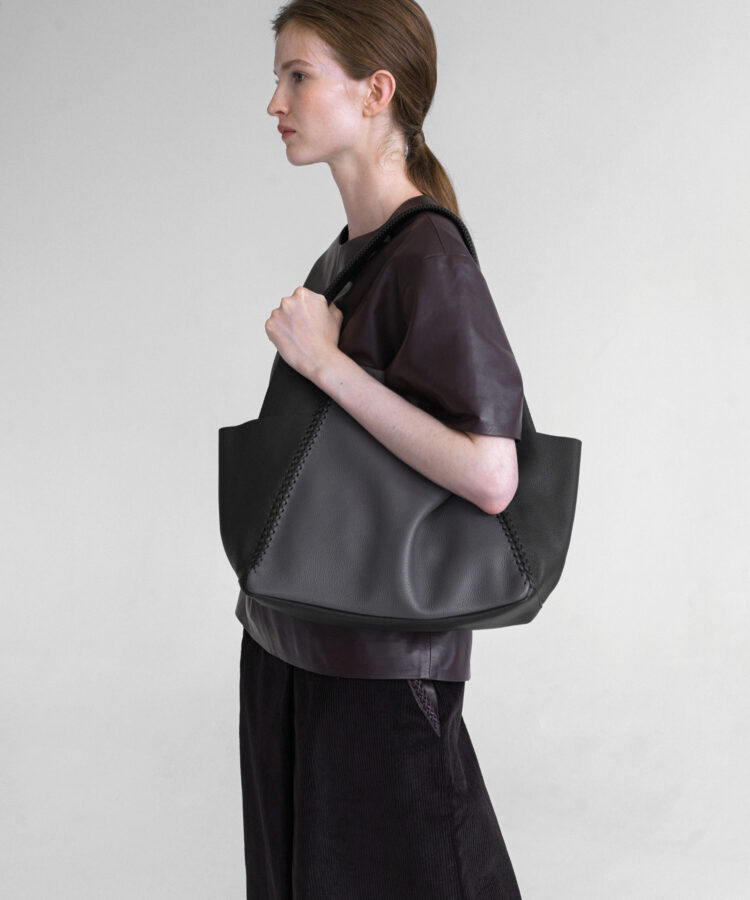 Duo Shoulder Bag in Black/ Grey Grained Leather