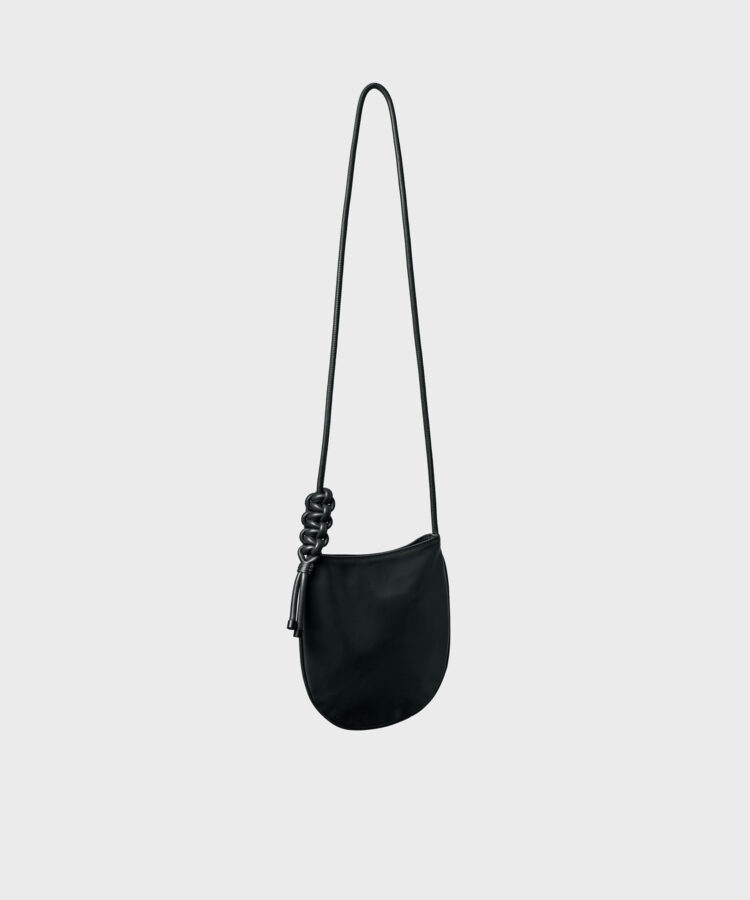 Flat Messenger in Black Smooth Leather