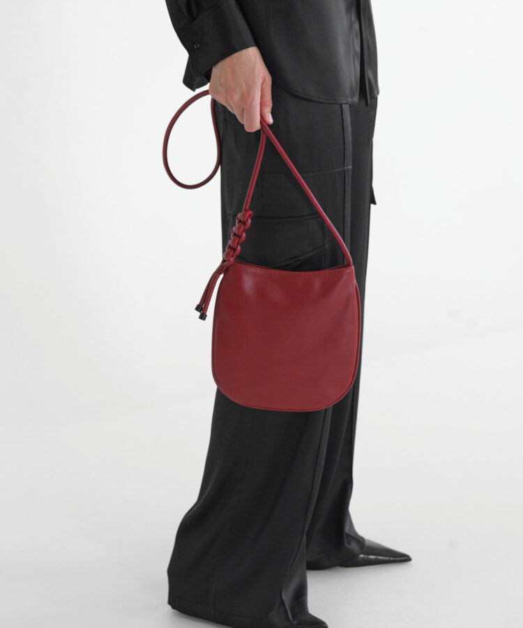 Flat Messenger in Scarlet Smooth Leather