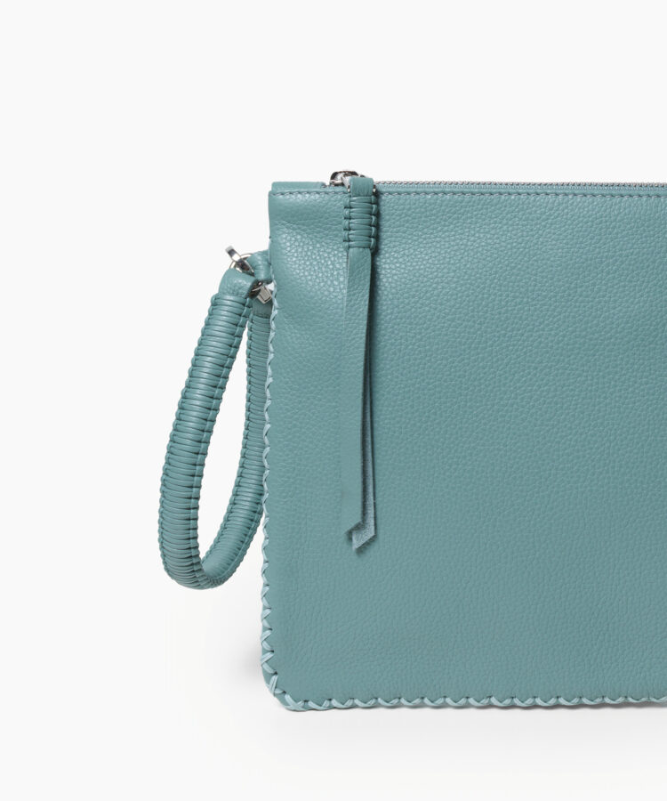 Maxi Pochette in Sky Grained Leather