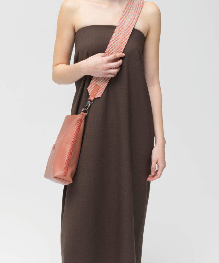 Slim Messenger Barque in Peach Grained Leather