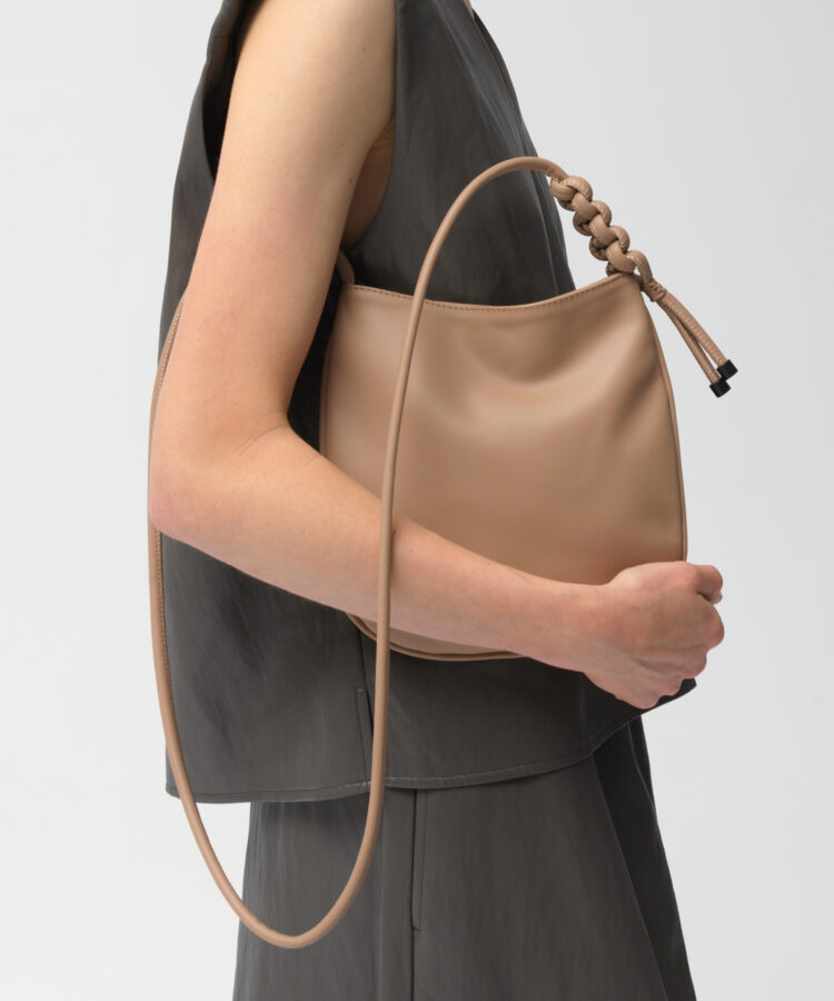 Flat Messenger in Mocca Smooth Leather